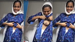 Indian Muslim Girl Show Juicy Pussy & Fucking
