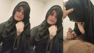 Desi Hot Hijabi Girl Sucking Mallu BF Big Dick In OYO